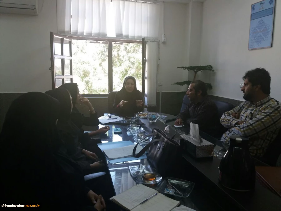 در راستای گرامیداشت  هفته ی پژوهش جلسه ی کمیته ی پژوهش در مورخه ی 23/09/95 با حضور ریاست محترم مرکز برگزار گردید.