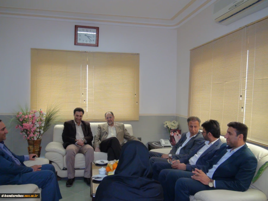 دیدار صمیمانه ریاست محترم دانشگاه فنی و حرفه ای با رییس اداره کار ، بخشدار و معاون  محترم فرماندار  جزیره ی قشم در خصوص زمین آموزشکده دختران و پسران این جزیره