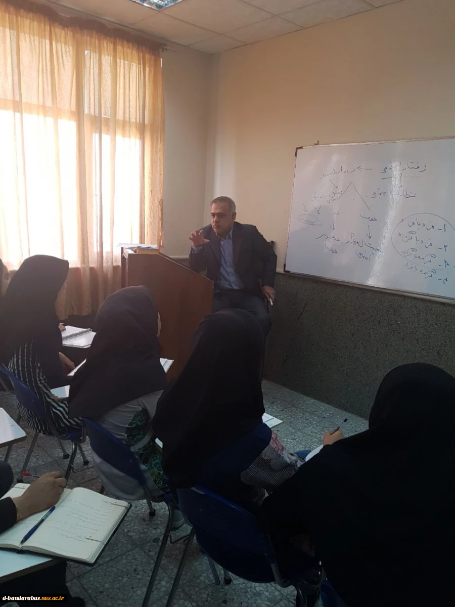 تدریس جناب آقای آشوری هیئت رئیسه  محترم مجلس شورای اسلامی در دانشکده ی فاطمیه