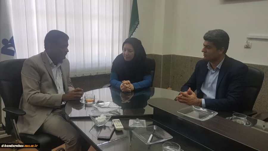نشست صمیمی ریاست دانشگاه فنی استان با نماینده خیرین در استان هرمزگان