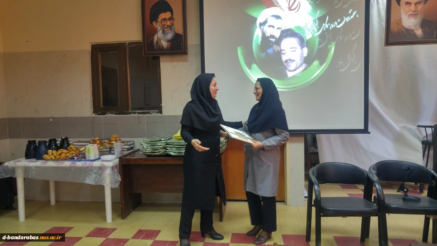 برگزاری مراسم بزرگداشت هفته ی دوات و روز کارمند در آموزشکده ی فنی و حرفه ای دختران بندرعباس 3